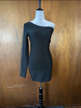 One-Shoulder Black Mini Dress with Chain-Detail Sleeve